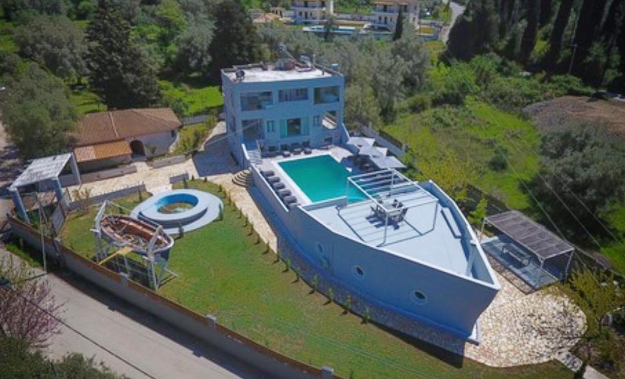 Boat Geni (Lefkada)